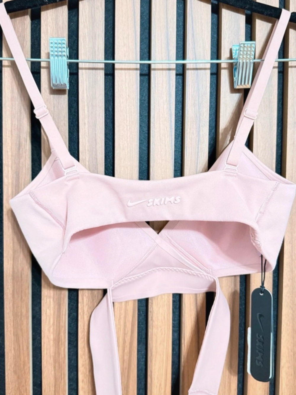 Nike Skims Matte Pink Himalayan Wrap Bra - Picture 5 of 7
